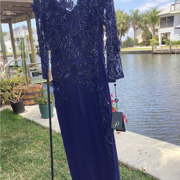 Adrianna Papell - Picture 2 of 9